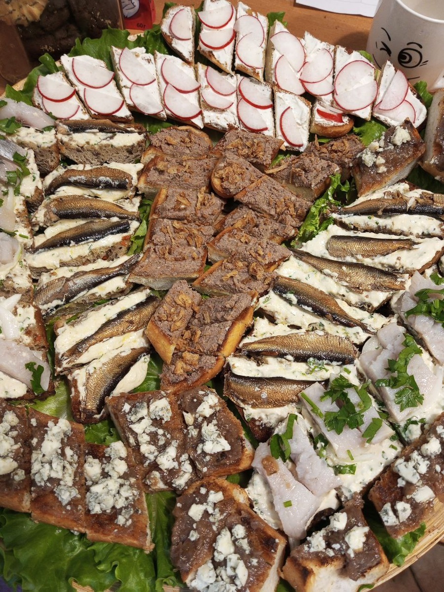 Блюдо с брускеттами