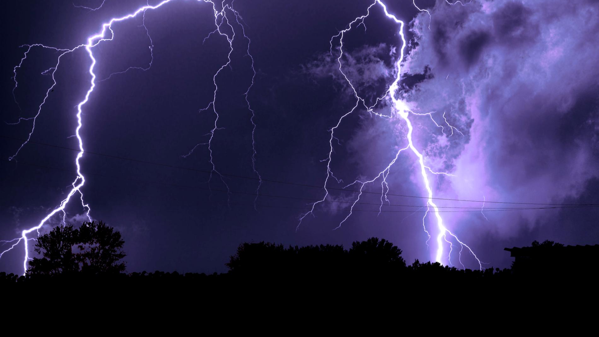   Молния. Фото: freepik.com