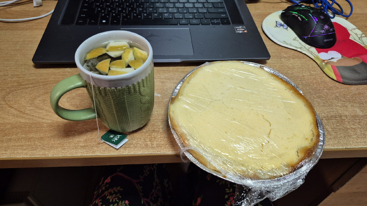 перекус на работе (вижу, что ноутбук нужно помыть)