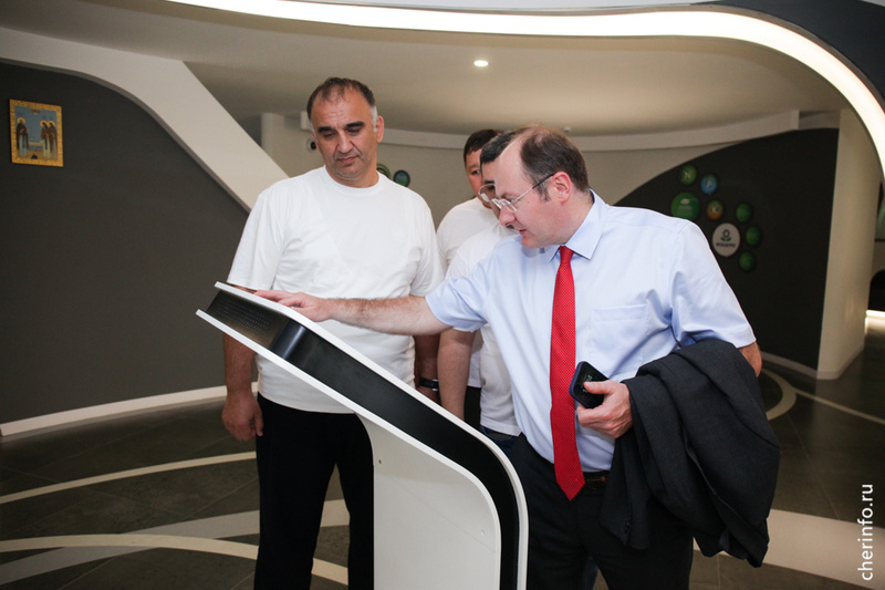    По проекту "Социальный маршрут. Мобильный сенатор" Череповецкий промышленный комплекс компании "ФосАгро" посетила