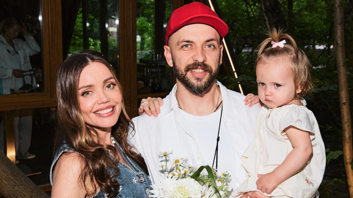    Ассоль и ST с дочкой Эльзой. Фото: архив пресс-службы