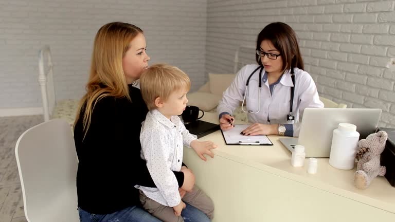 Консультация со специалистом поможет родителям понять, все ли в порядке  при оценке темпов развития речи ребенка