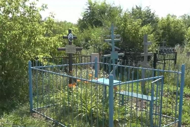    В Оренбуржье волонтёры привели в порядок более 20 заброшенных могил Оренбуржье
