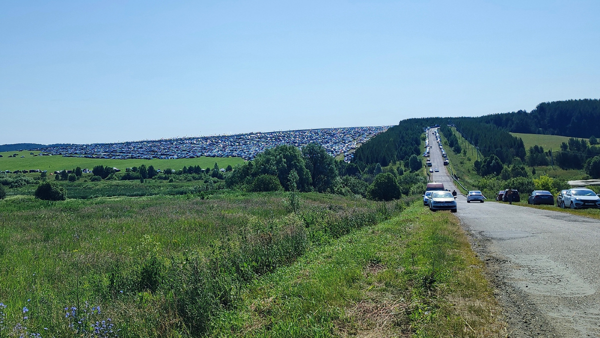 Можно примерно оценить, сколько было людей на машинах :)