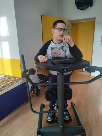 Диме всего 14 лет, и его жизнь полна трудностей