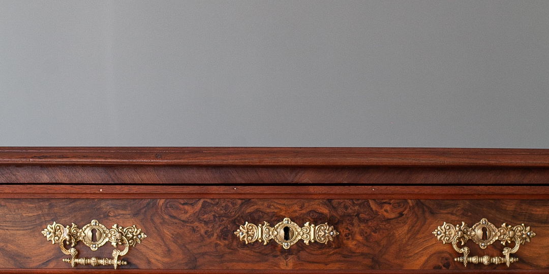 Новая жизнь антикварного шкафа