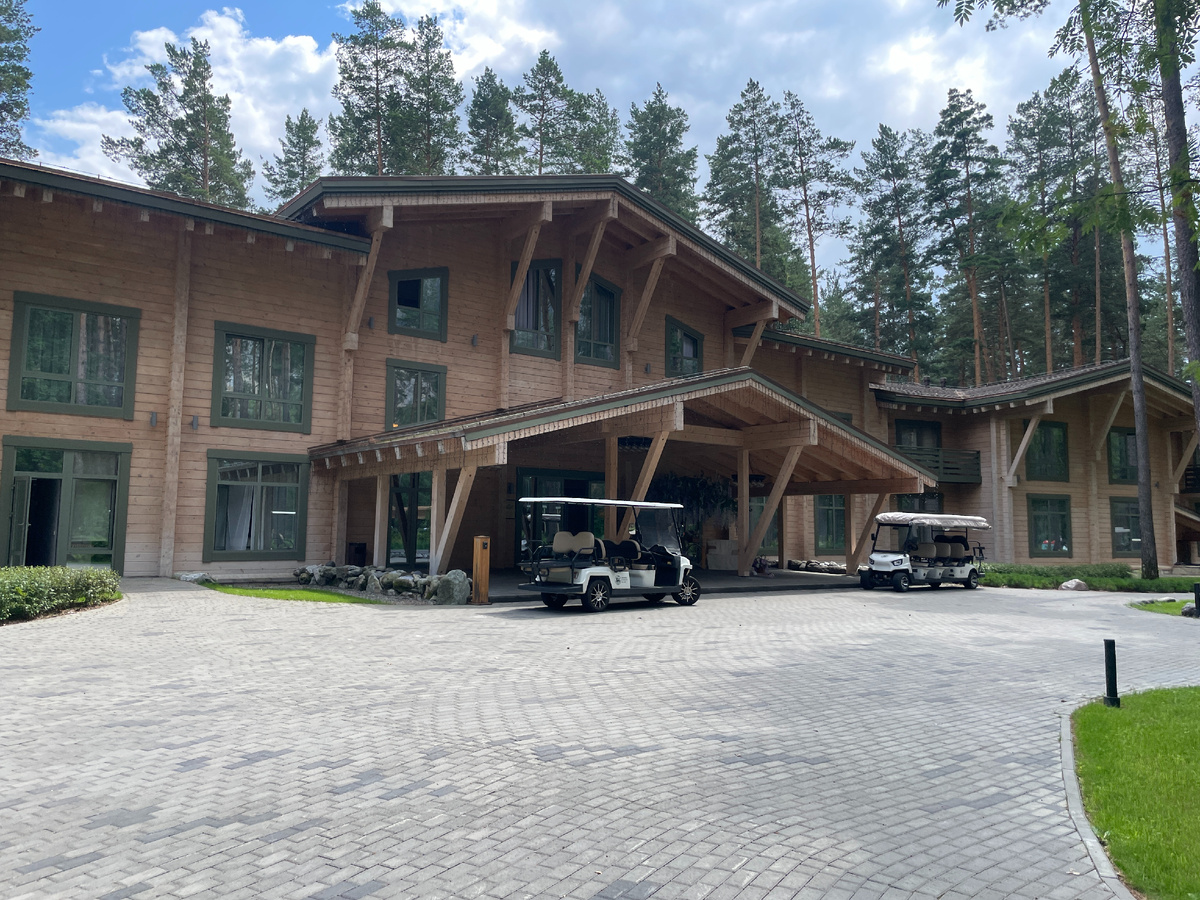 Ресторан "Сосны" в отеле Гранд Шале Алтай