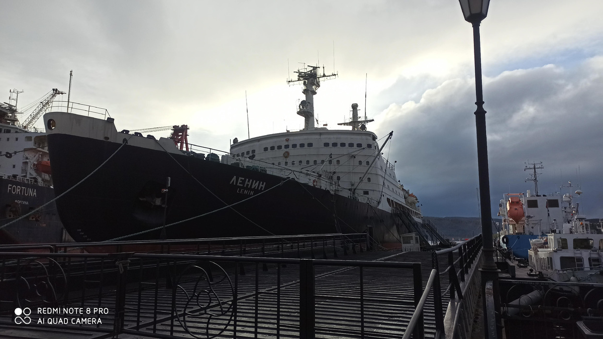 "Ленин" на Морском вокзале Мурманска