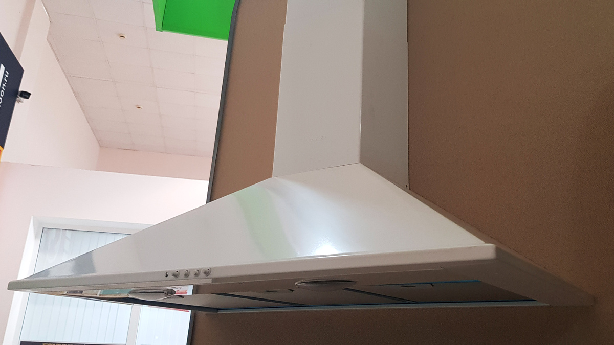 Вытяжки могут быть совсем компактными и очень большими. Можно выбирать любой размер.