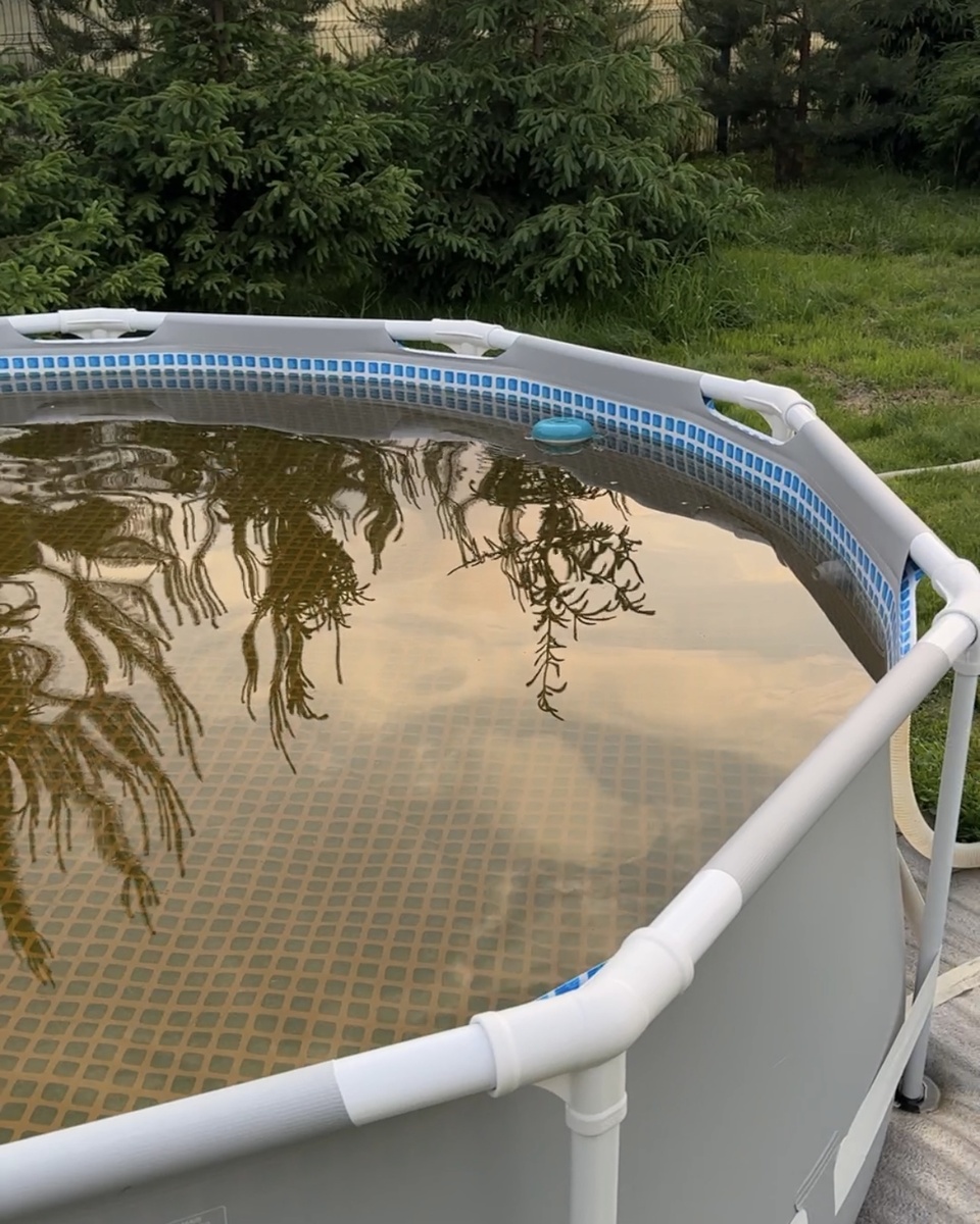 Долили воду в бассейн