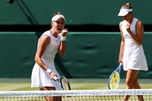    В парном женском финале победу одержала российская теннисистка Вероника Кудерметова в дуэте с бельгийкой Элизе Мертенс. Фото: Reuters