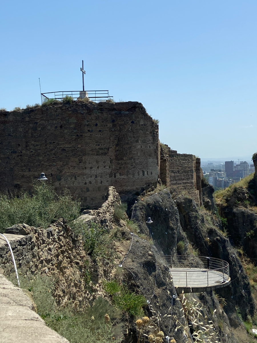 Все фотографии сделаны автором канала «Оттенки чёрного». 