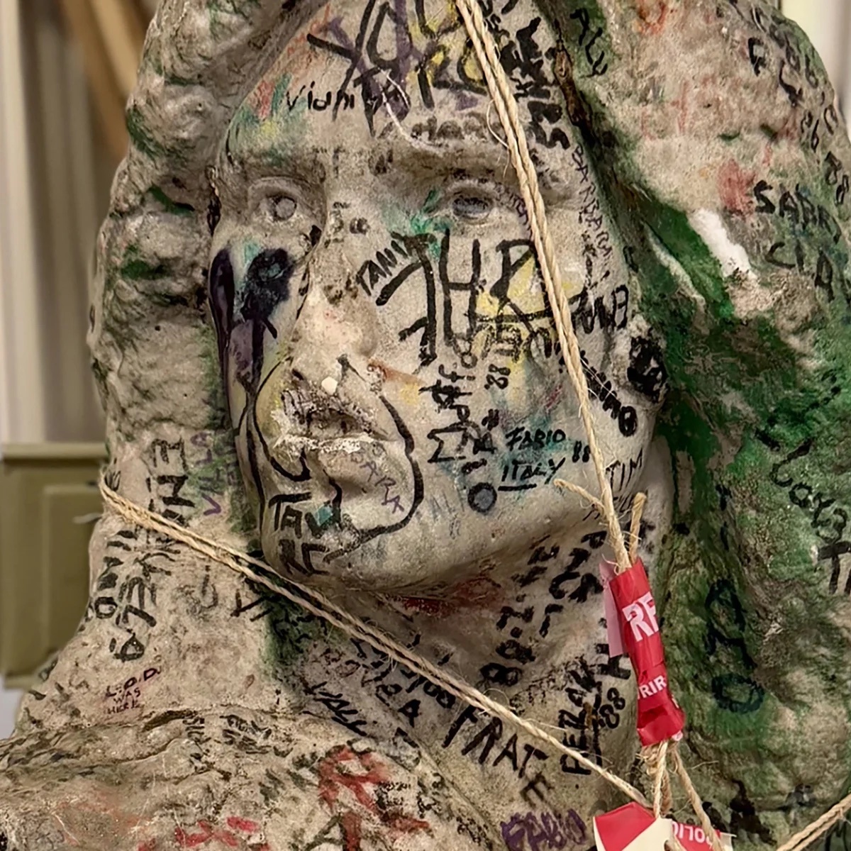 Найденный бюст Джима Моррисона