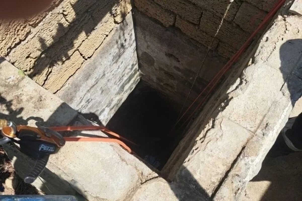    В Евпатории пенсионер упал в 8-метровый колодец у себя дома