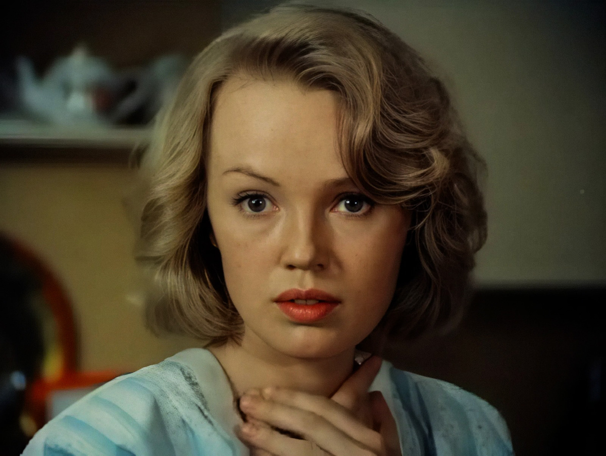 Елена Попова в фильме "Необыкновенные приключение Карика и Вали"