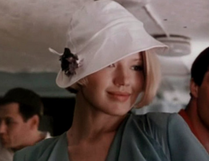 Елена Попова в фильме "Встретимся в метро"