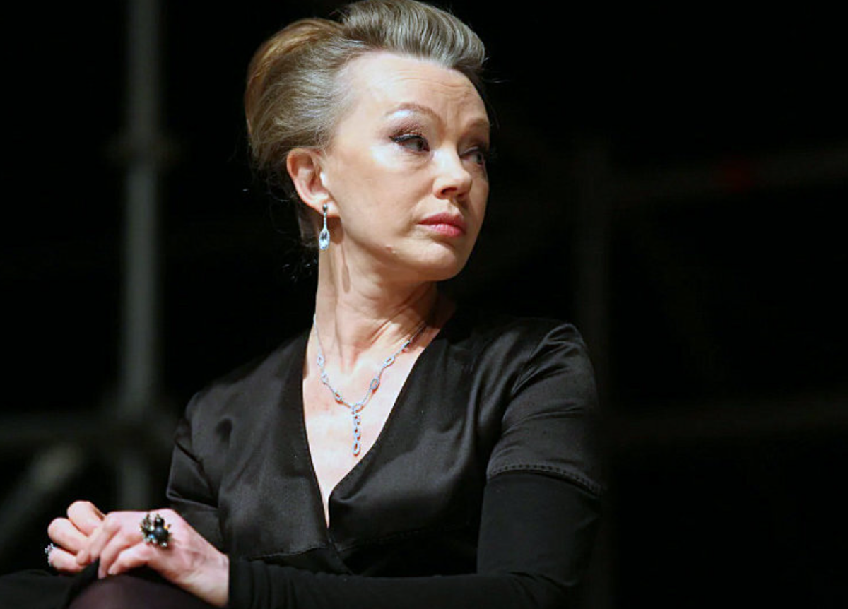 Елена Попова в театре