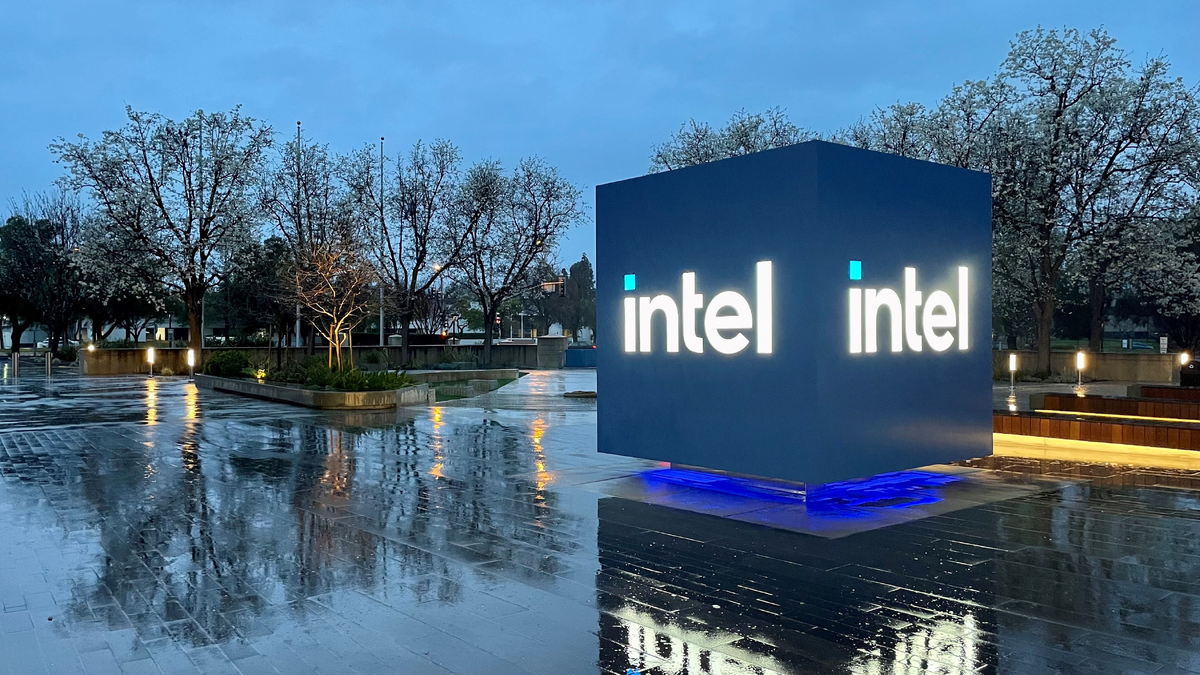 «Мы больше не в топ-10»: глава Intel честно заявил об упадке в компании