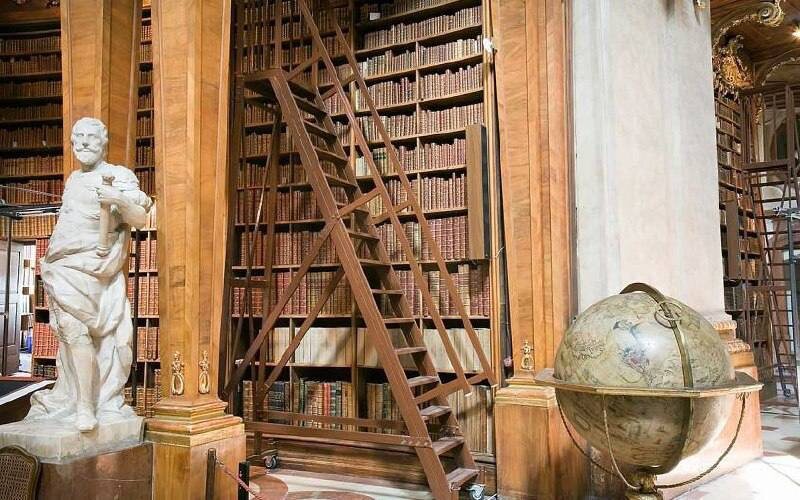 листайте карусель