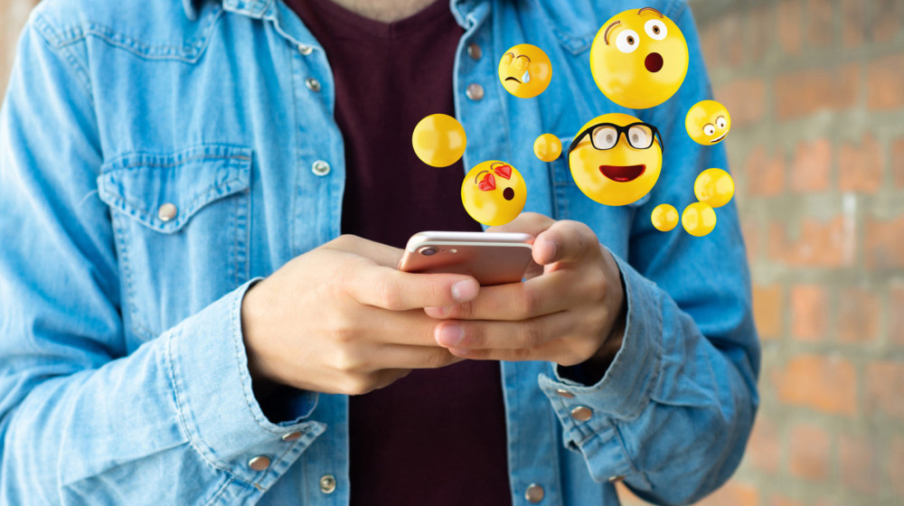    Цифровой аутизм: когда эмоции заменяют эмодзи