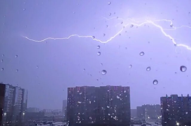    Что нельзя делать во время грозы?