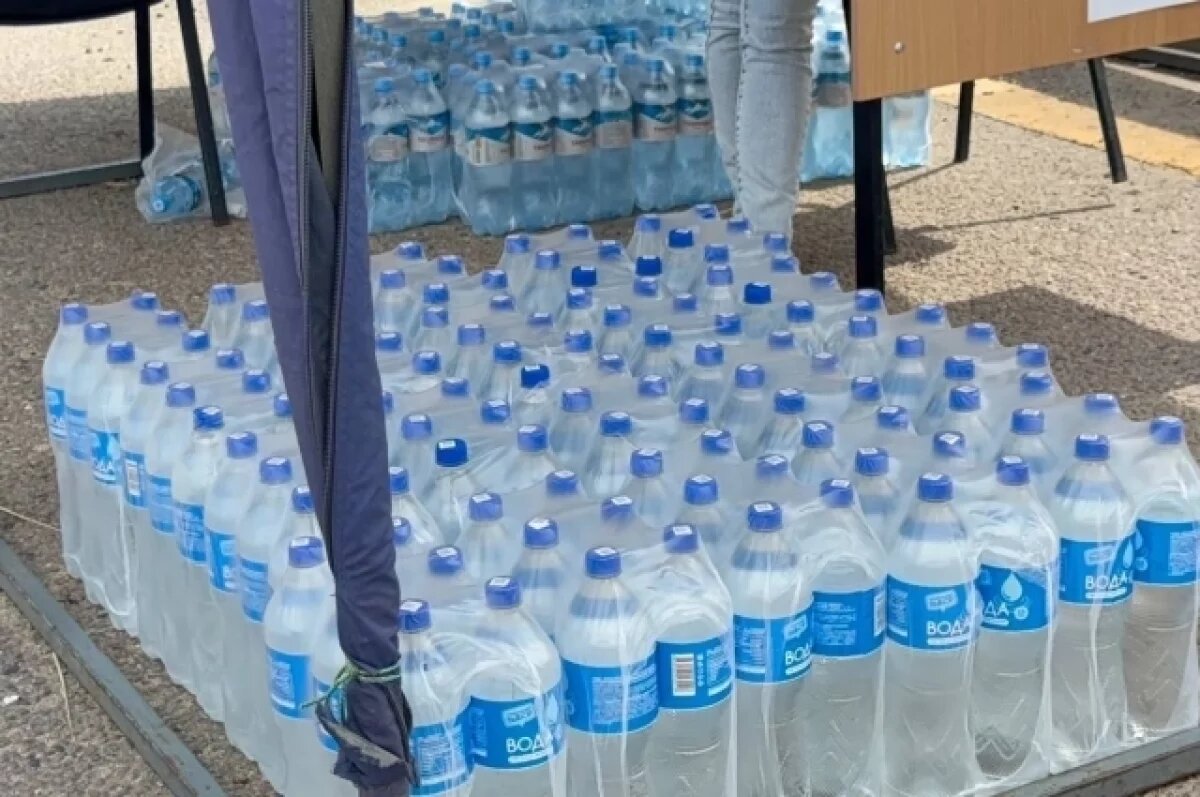    На Крымском мосту организовали выдачу воды