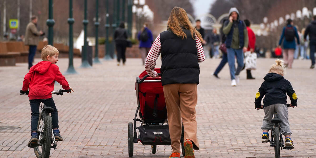 "Революция для многодетных мам: Как перерасчет пенсии принесет вам +1000 ₽ за каждого ребенка"