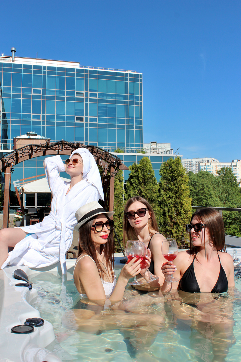Девичник на летней террасе в Астро Плазе