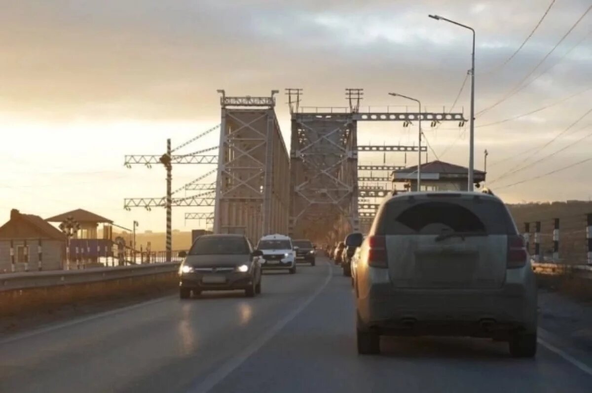    Замену деформационных швов на Императорском мосту завершили раньше срока