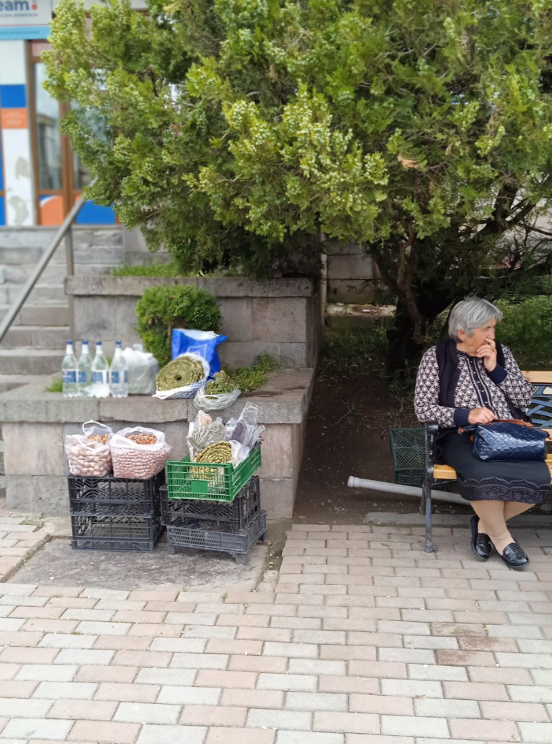 Прошла почти половина лета, а я все еще не заказала новый купальник. И уже, похоже, не закажу. Разве что зимний, с начëсом.