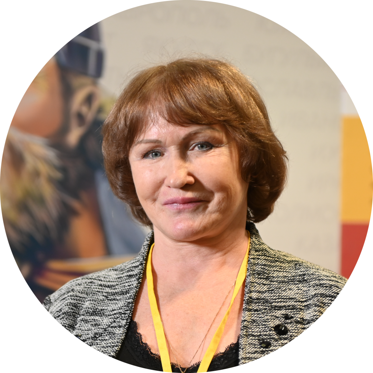 – По всем вопросам, которые касаются общего имущества: подвала, подъездов, чердака, крыши, нужно обращаться в управляющую организацию. В нашем случае – это ТСЖ. Именно управляющая организация отвечает за состояние такого имущества. Об этом говорится в ст.161 ЖК РФ. Проведение дератизации и дезинсекции помещений, относящихся к общему имуществу дома, входит в минимальный перечень услуг, установленных Постановлением Правительства РФ от 3.04.2013 г. № 290. Если ТСЖ ничего не делает, жалуемся в Госжилинспекцию или прокуратуру, – разъяснила руководитель Центра защиты прав граждан в Барнауле Татьяна Мазунина.