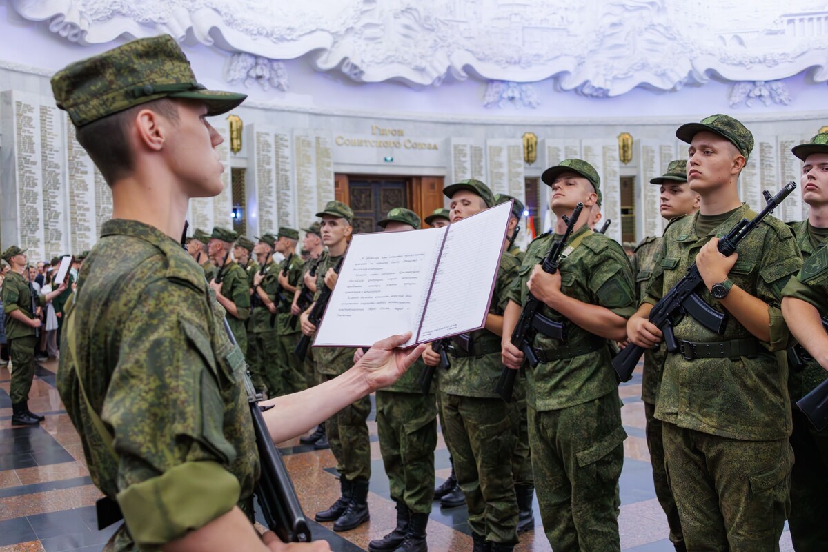    Новобранцы Преображенского полка приняли присягу в историческом Музее Победы