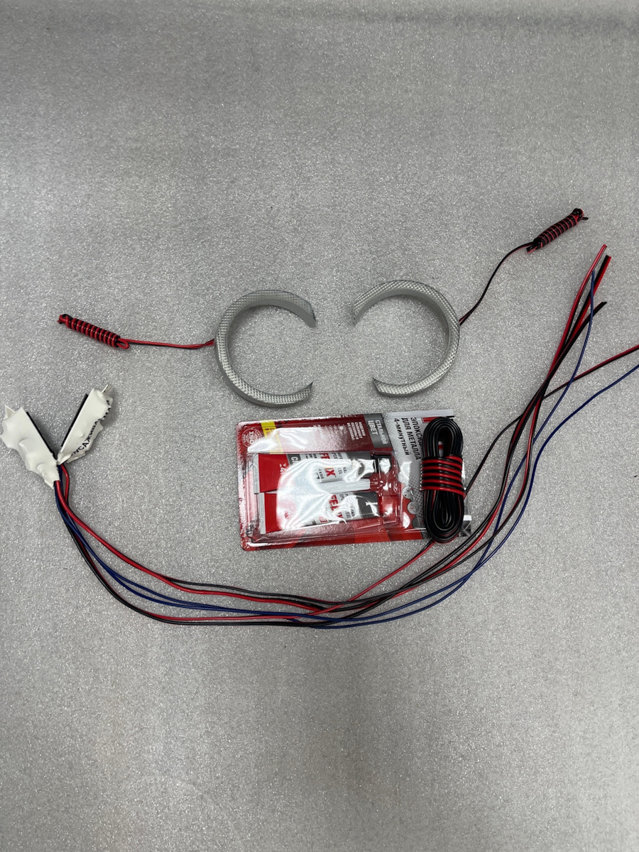 На фото комплект сверхъяркий белый двухрежимный