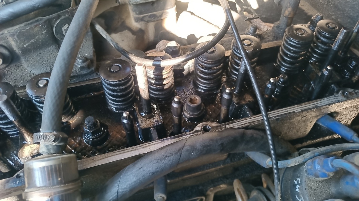 Вот в центре - корейский болт, а сидит как родной, УАЗовский ...