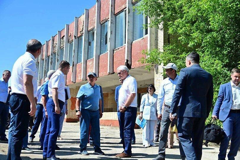 Рустам Минниханов в рамках рабочей поездки в Тукаевский район побывал в двух детских оздоровительных лагерях. Первым объектом стал лагерь «Следопыт»Фото: пресс-служба Раиса РТ