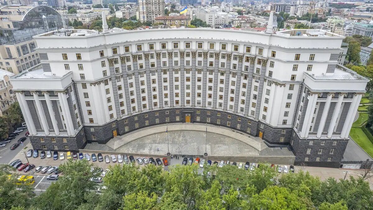    Здание Кабинета министров Украины в Киеве