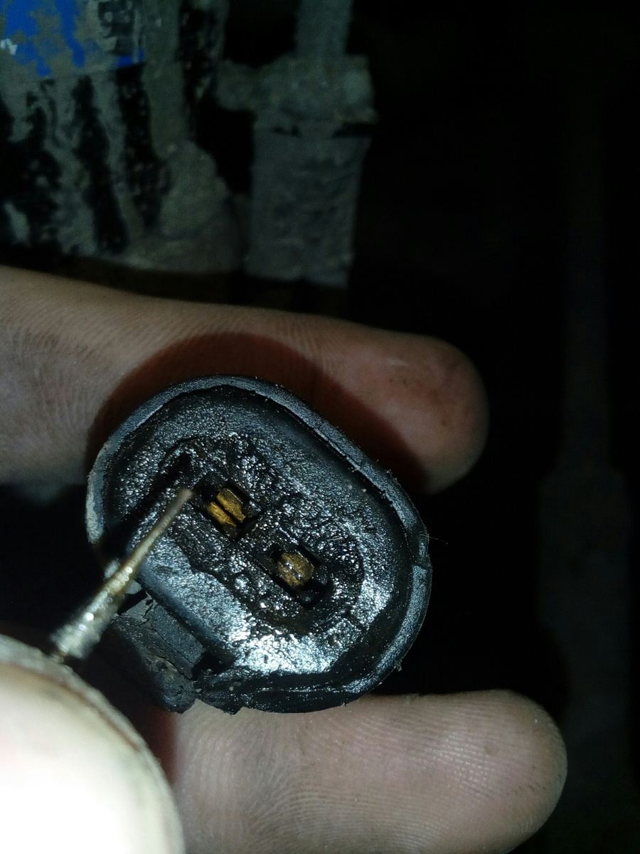     Если какой-то датчик или исполнительный механизм "глючит", попробуйте отсоединить, почистить его разъем (используйте специальный спрей для контактов или хотя бы WD-40, если нет ничего лучше), и снова подсоединить. Это удивительно часто помогает.