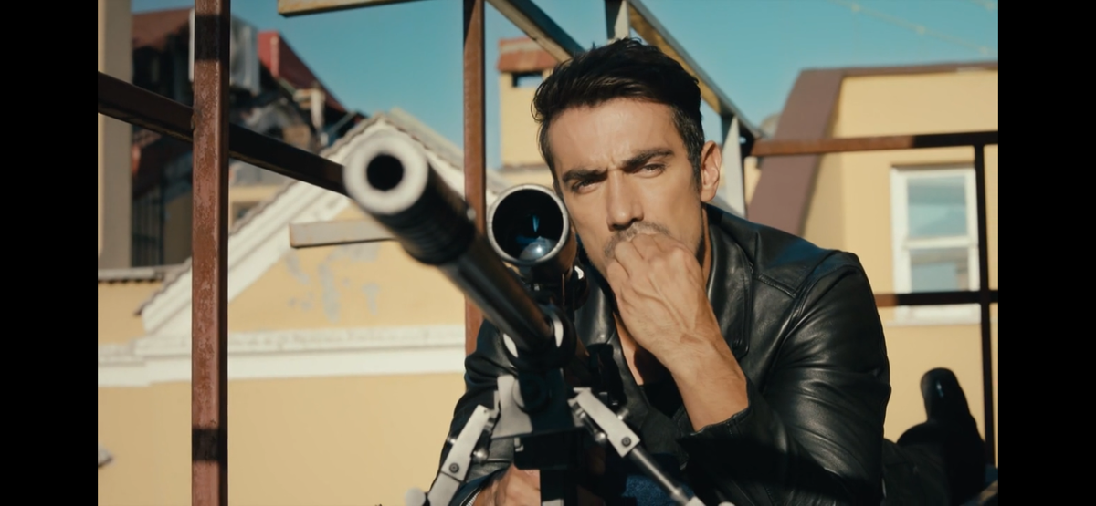 Стоп кадр из сериала «Чёрно-белая любовь»