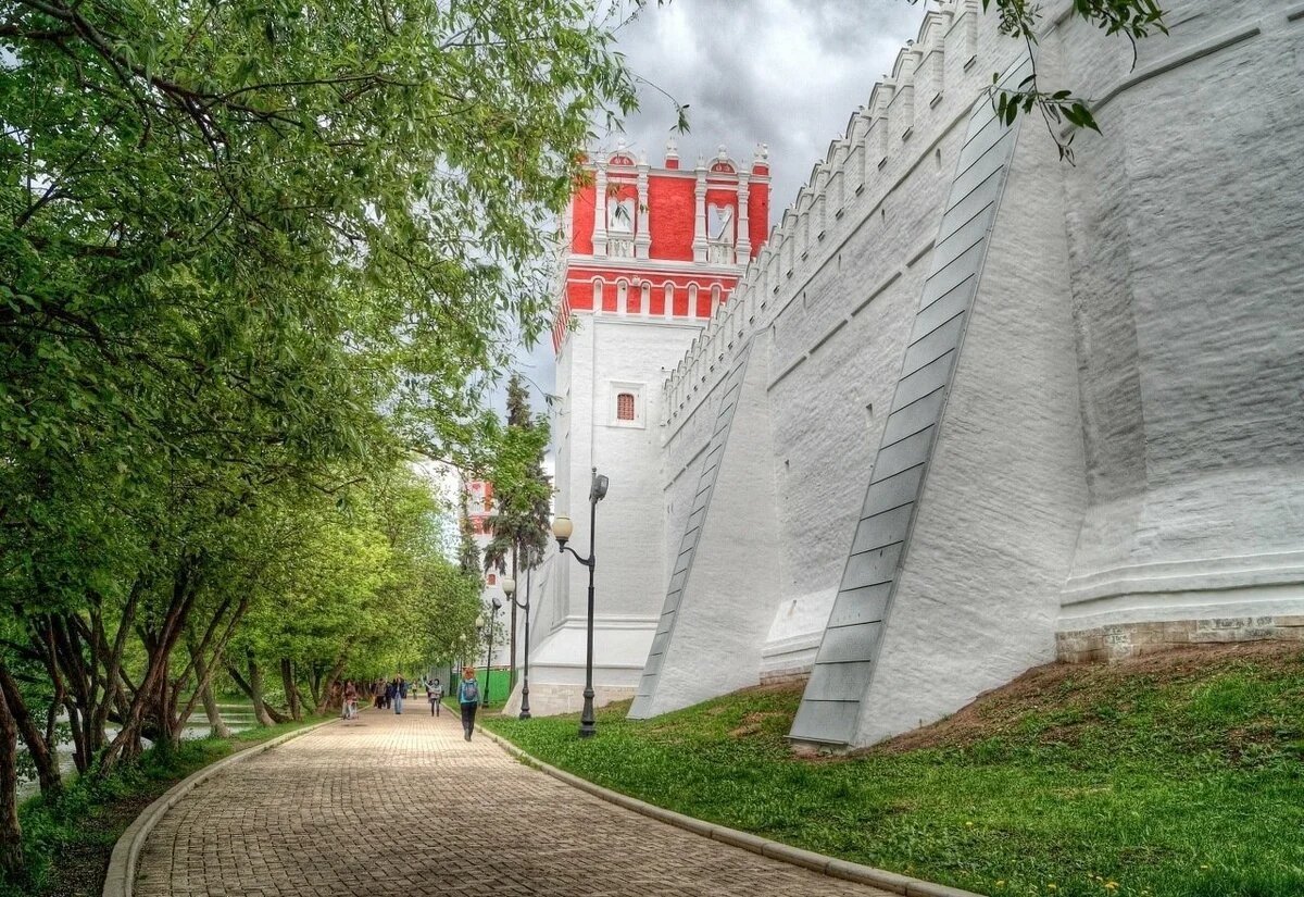 Непреступные стены