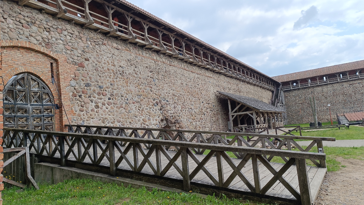 Внутренний двор Лидского замка/ФОТО автора