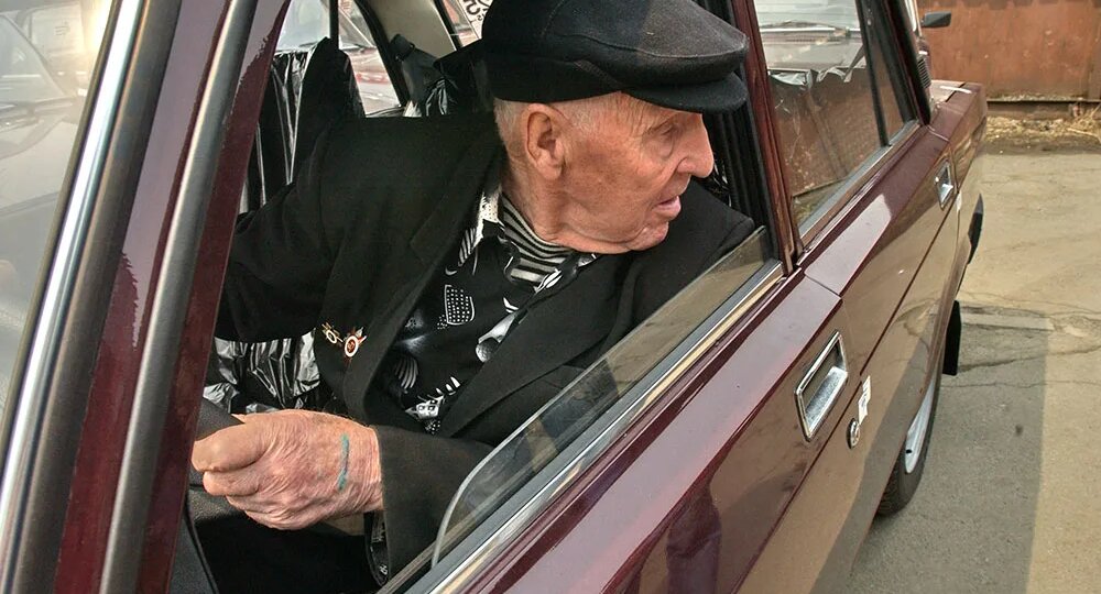 ГАИ назвала новые правила для водителей 60+ лет: до какого возраста реально можно водить автомобиль в 2025 году