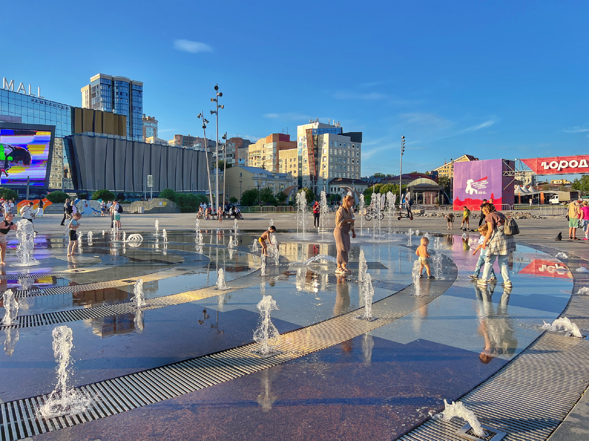 Фонтан на площади. Пермь. Фото автора 