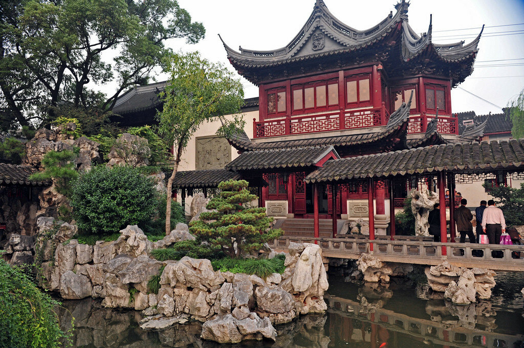 Сад Юйюань (кит. упр. 豫园, пиньинь Yùyuán) в Шанхае — частный классический сад Китая. Он расположен в самом сердце старого города Наньши. Название его означает «Сад Радости», или «Сад Неторопливого Отдыха»