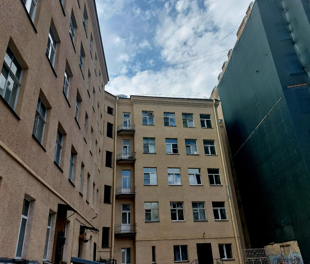 В этом дворе расположена "Камчатка". Санкт-Петербург 