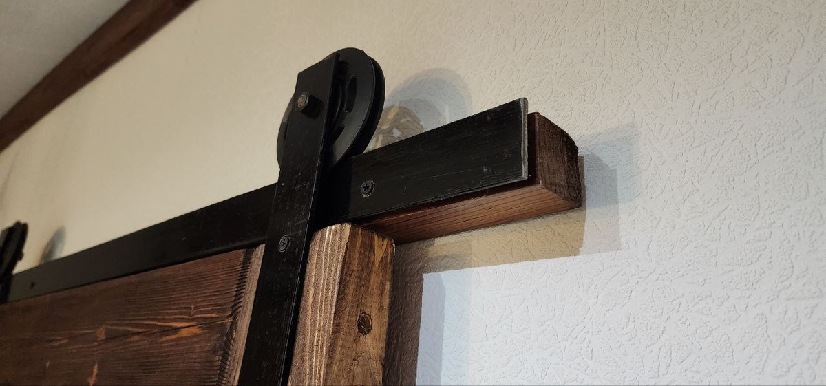 Ролики отлично бегают по металлической направляющей