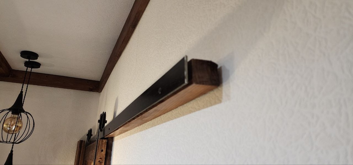 Брусок 40х40, но верхняя часть чуть отпилена.