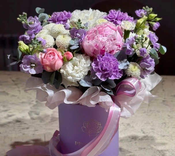 Как ухаживать за цветочными композициями в корзине и коробке