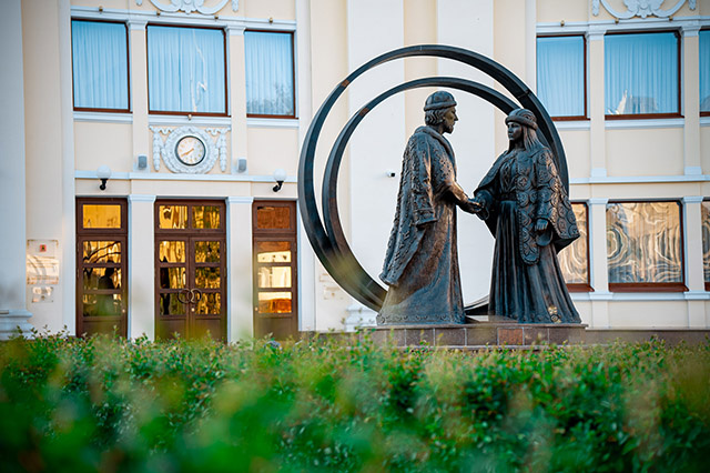 Памятник Михаилу Тверскому и Анне Кашинской