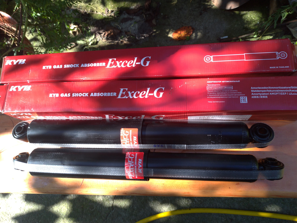 задние амортизаторыkyb шевроле нива