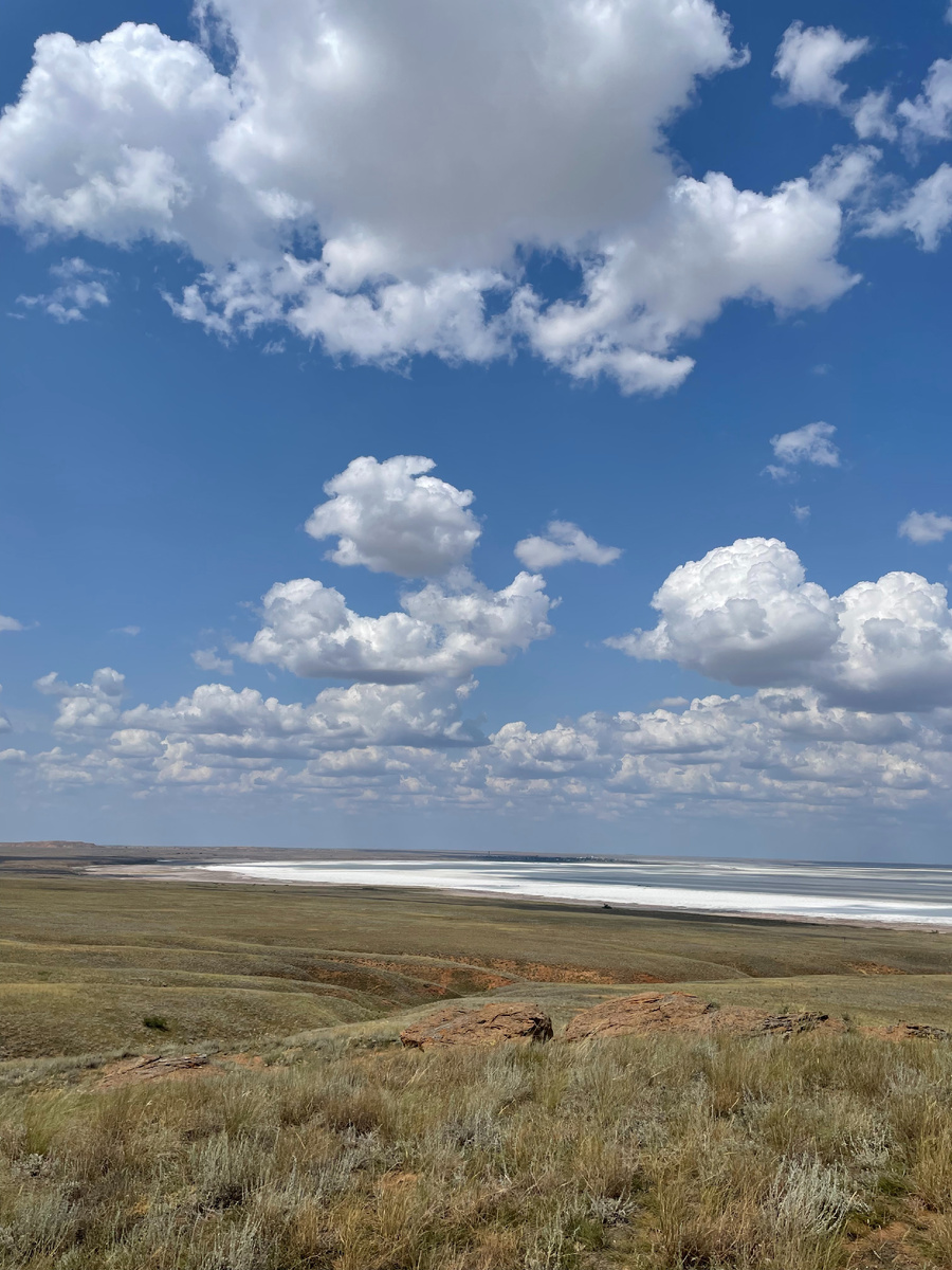 Вид на озеро с горы Богдо. Фото из архива автора